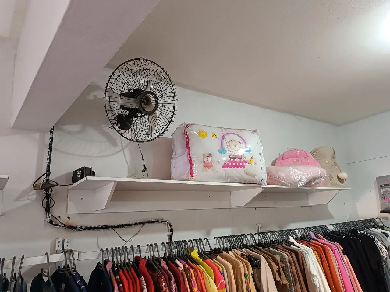 Prateleira em MDF super resistente pouca abusada  - Foto 4