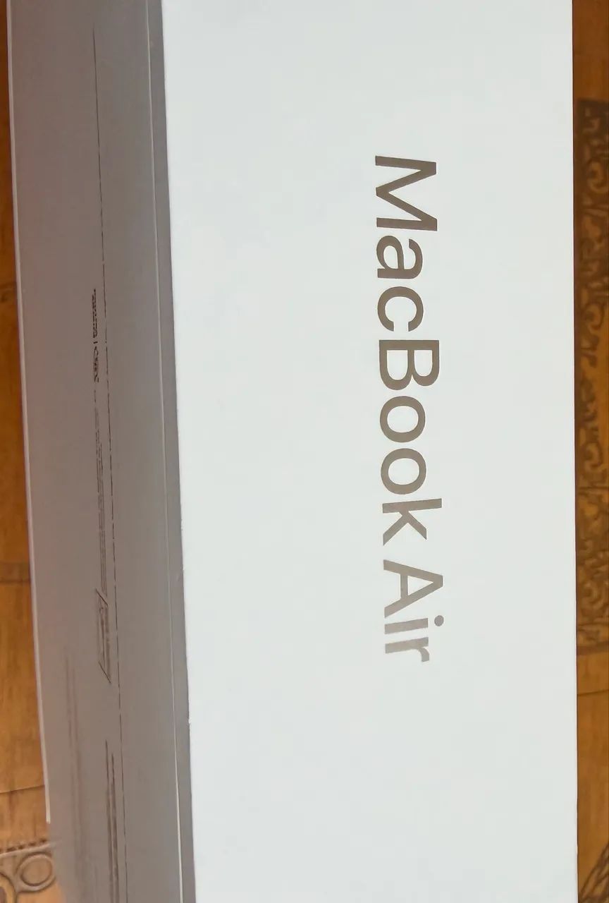 MacBook Apple 13? M5 CPU e GPU 10 16GB 1TB Starlight