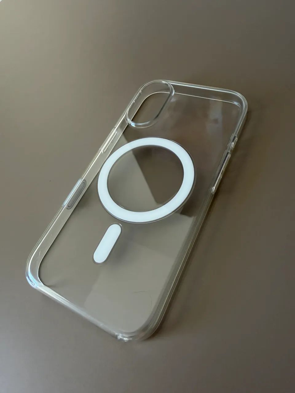 Capa original Apple transparente com MagSafe para iPhone 16 - Foto 2