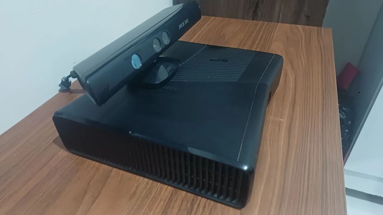 Xbox 360 com 2 controles - Desbloqueado e zerado - Foto 3