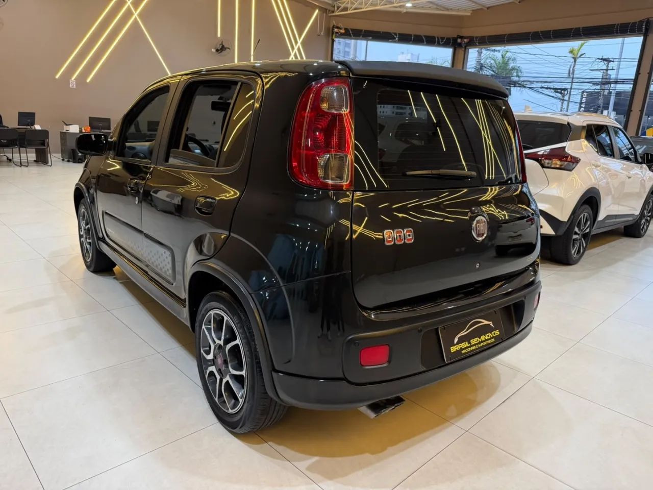 Fiat Uno Sporting 1.4 EVO Fire Flex 8V 4P 2013 - Foto 4