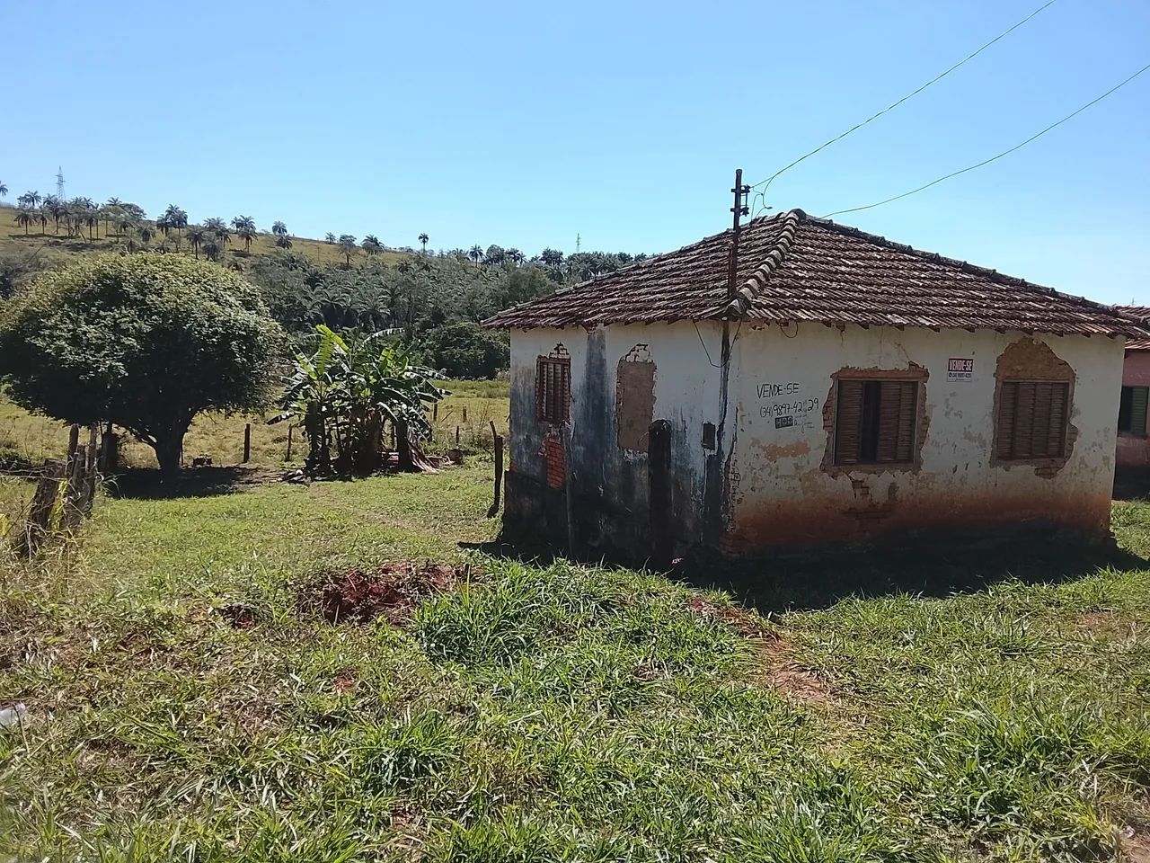 Lote contendo uma casa antiga - Foto 4