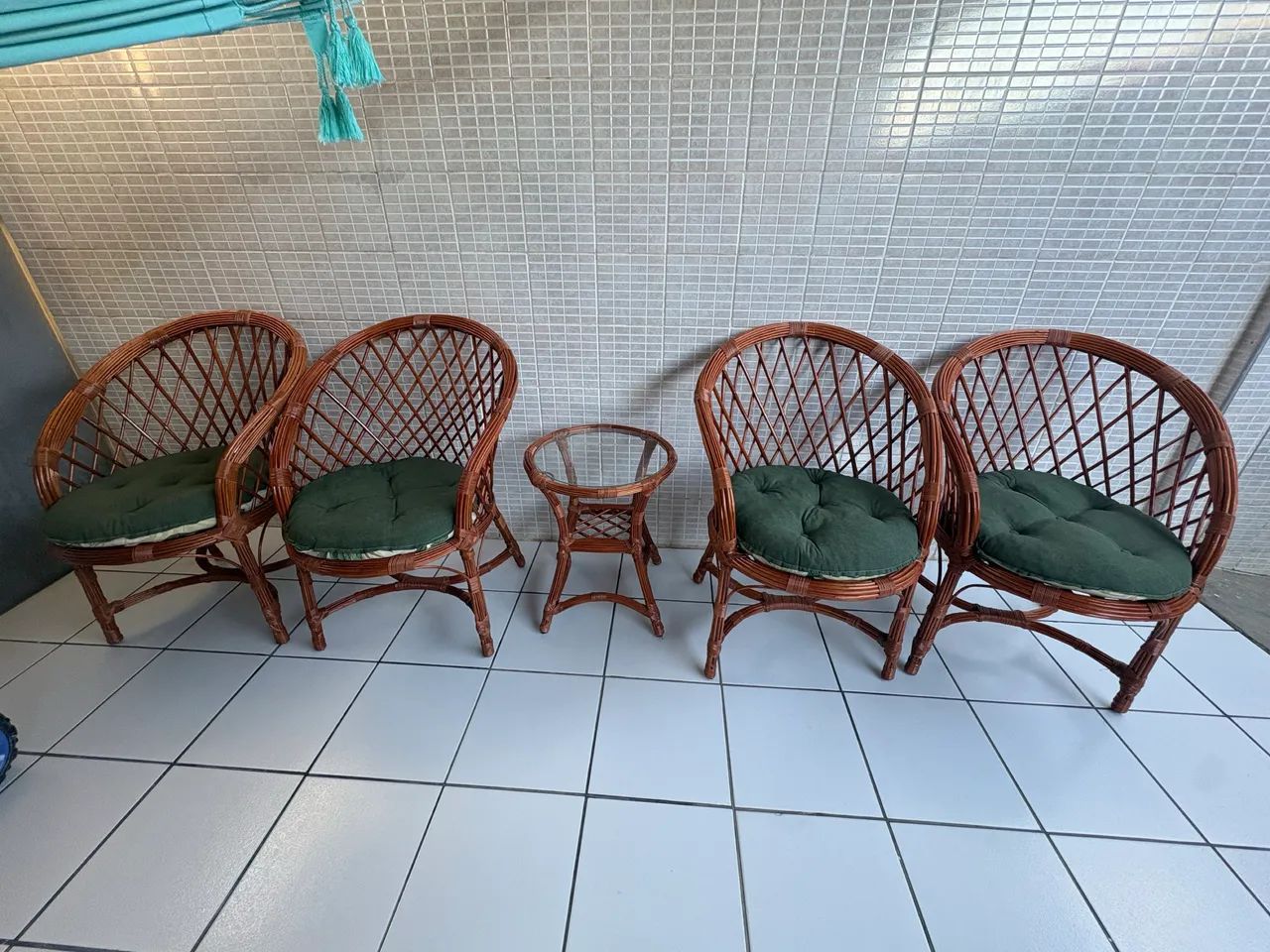 Jogo de Cadeiras e Mesa