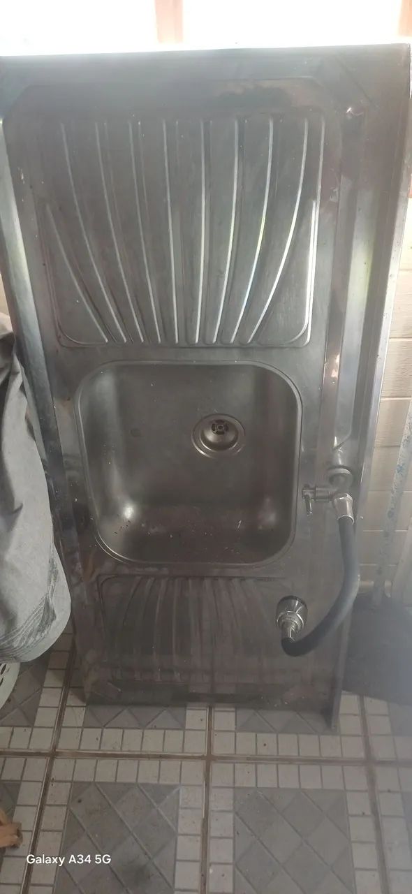 Pia com torneira flexivel 