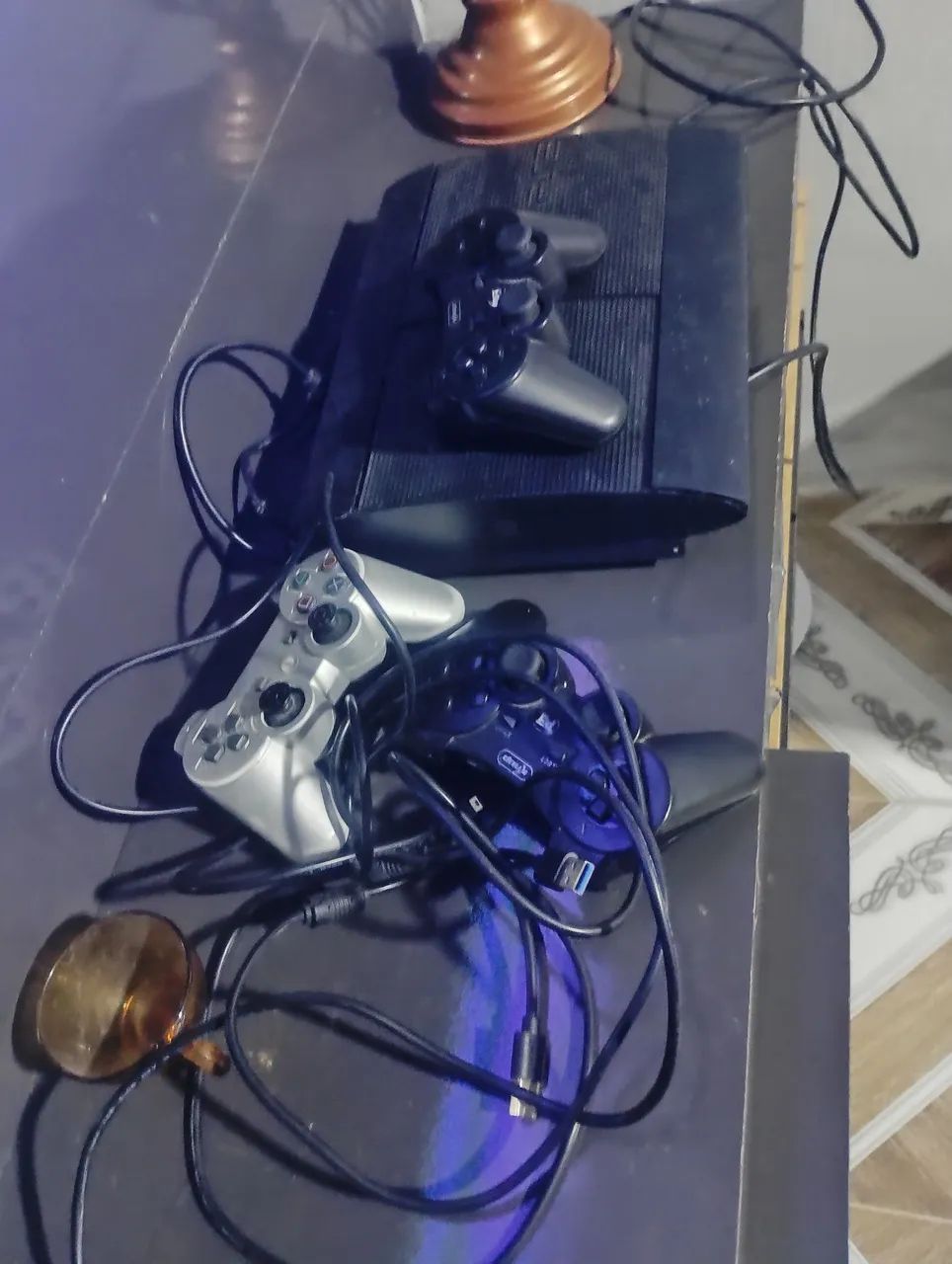 Playstation 3 desbloqueado com 3 controles 