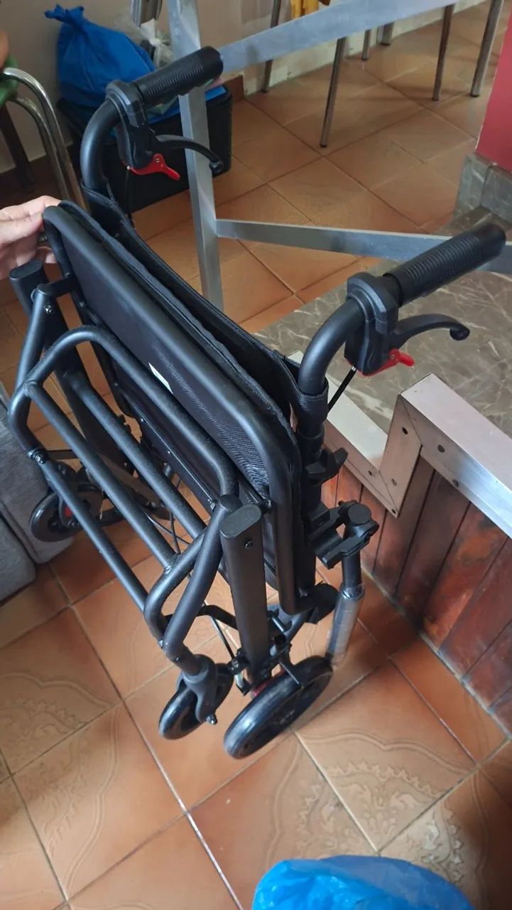 Cadeira de rodas - Foto 5