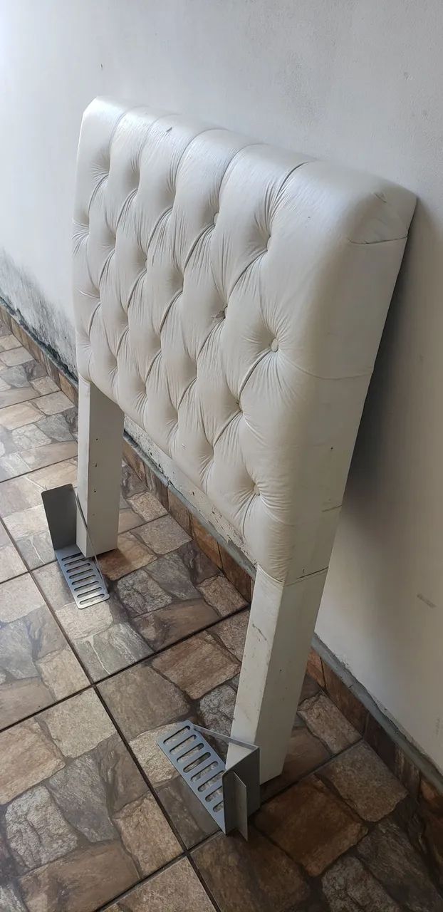 Cabeceira estofada para cama de solteiro Branca  - Foto 3