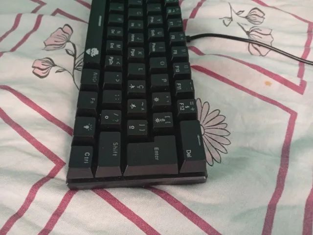 Vende-se teclado mecânico switch azul e microfone de celular  - Foto 3