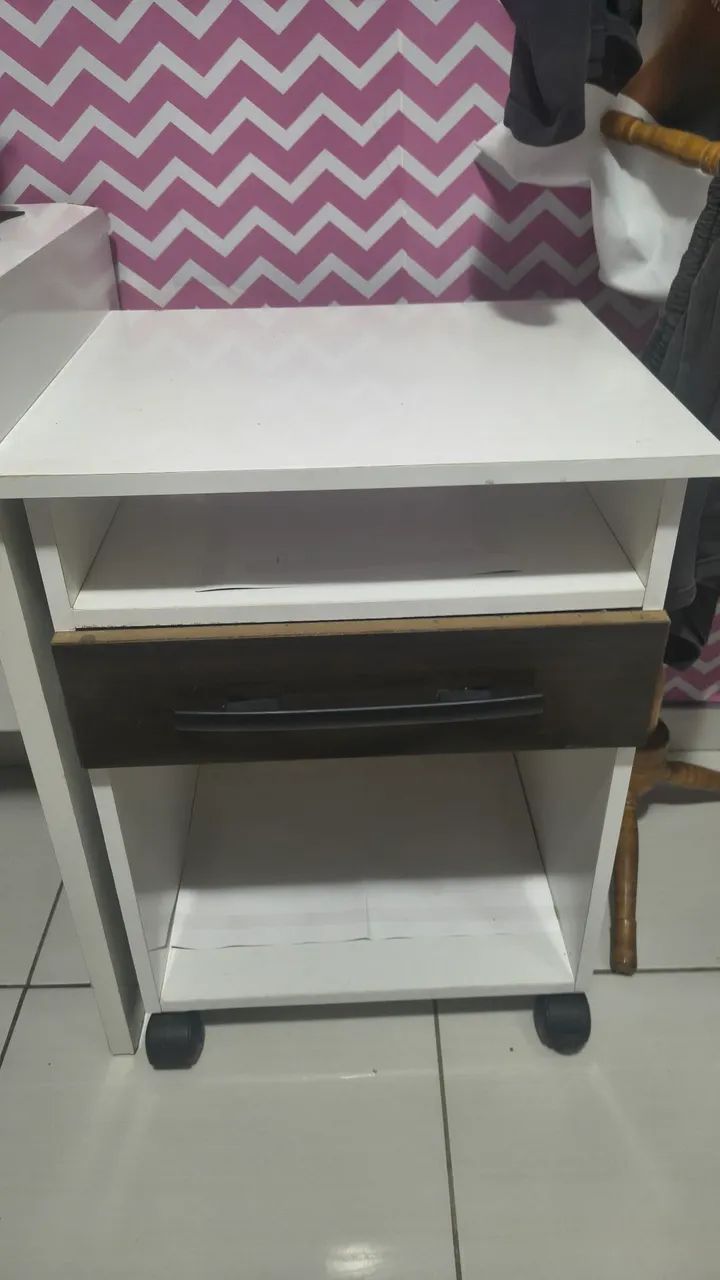 Mesa de Cabeceira com gaveta