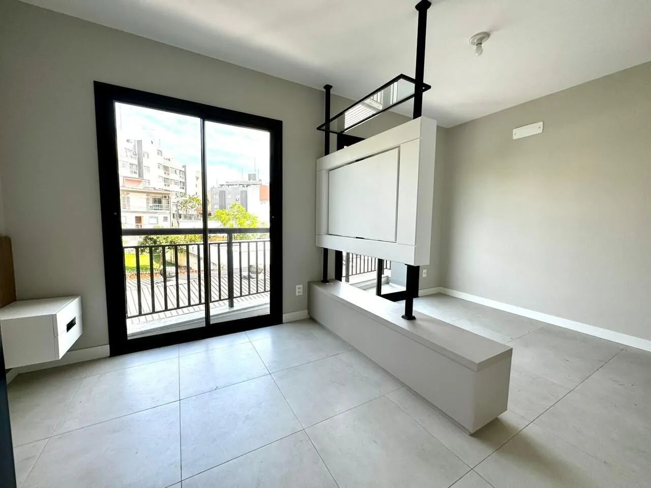 Studio mobiliado à venda próximo à UFSC