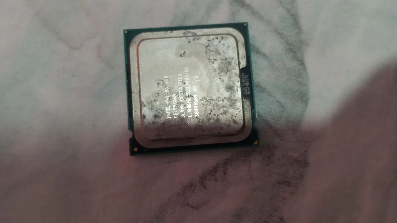 Lote 5 Processadores Antigos Intel/Amd + Drives Disquete + Cabos Sata E Rede - Foto 3