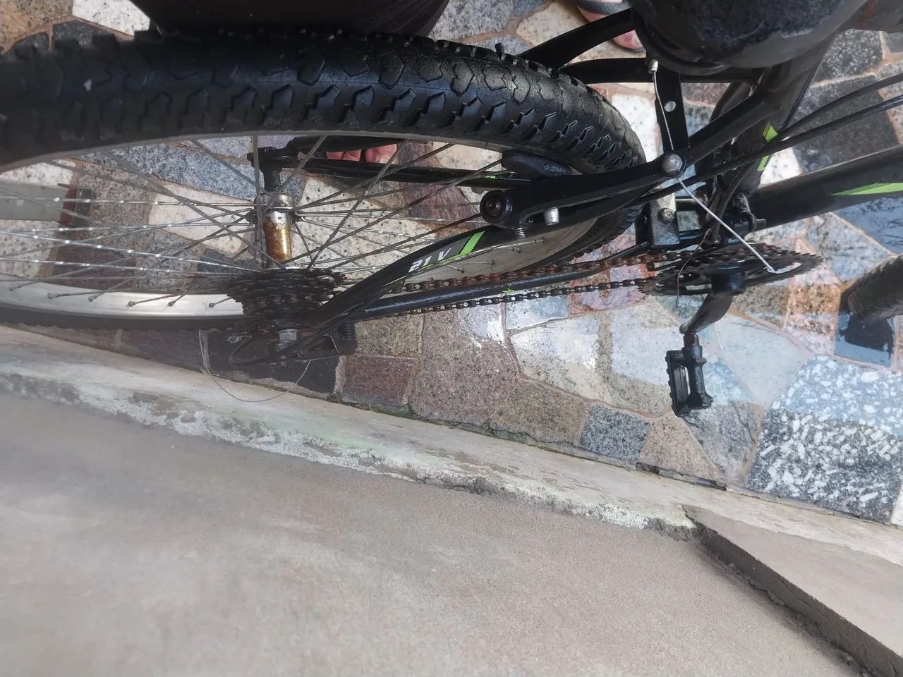 Bicicleta Preta Aro 26 com marchas - Foto 5