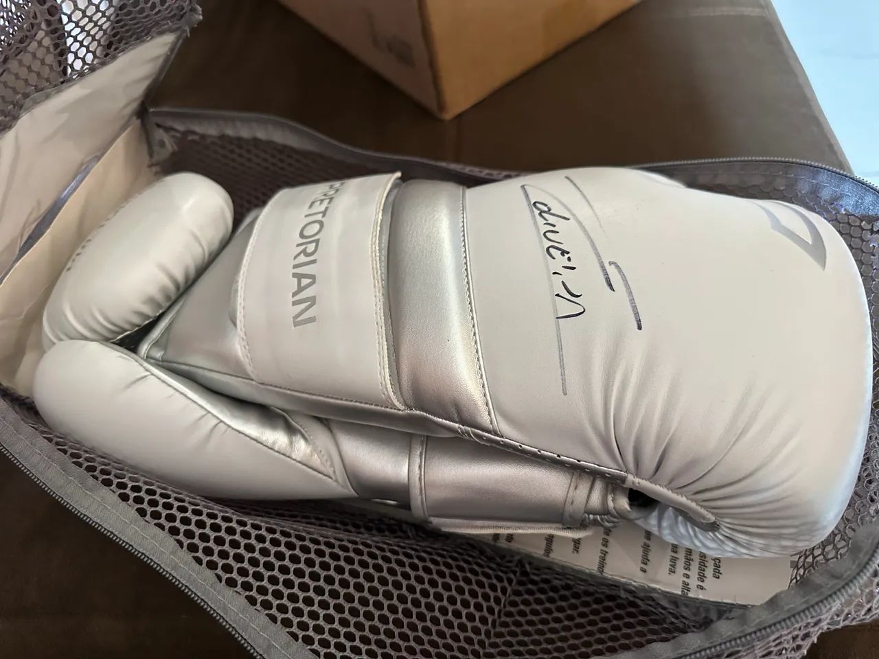 Par de luvas boxe autografadas - Foto 4