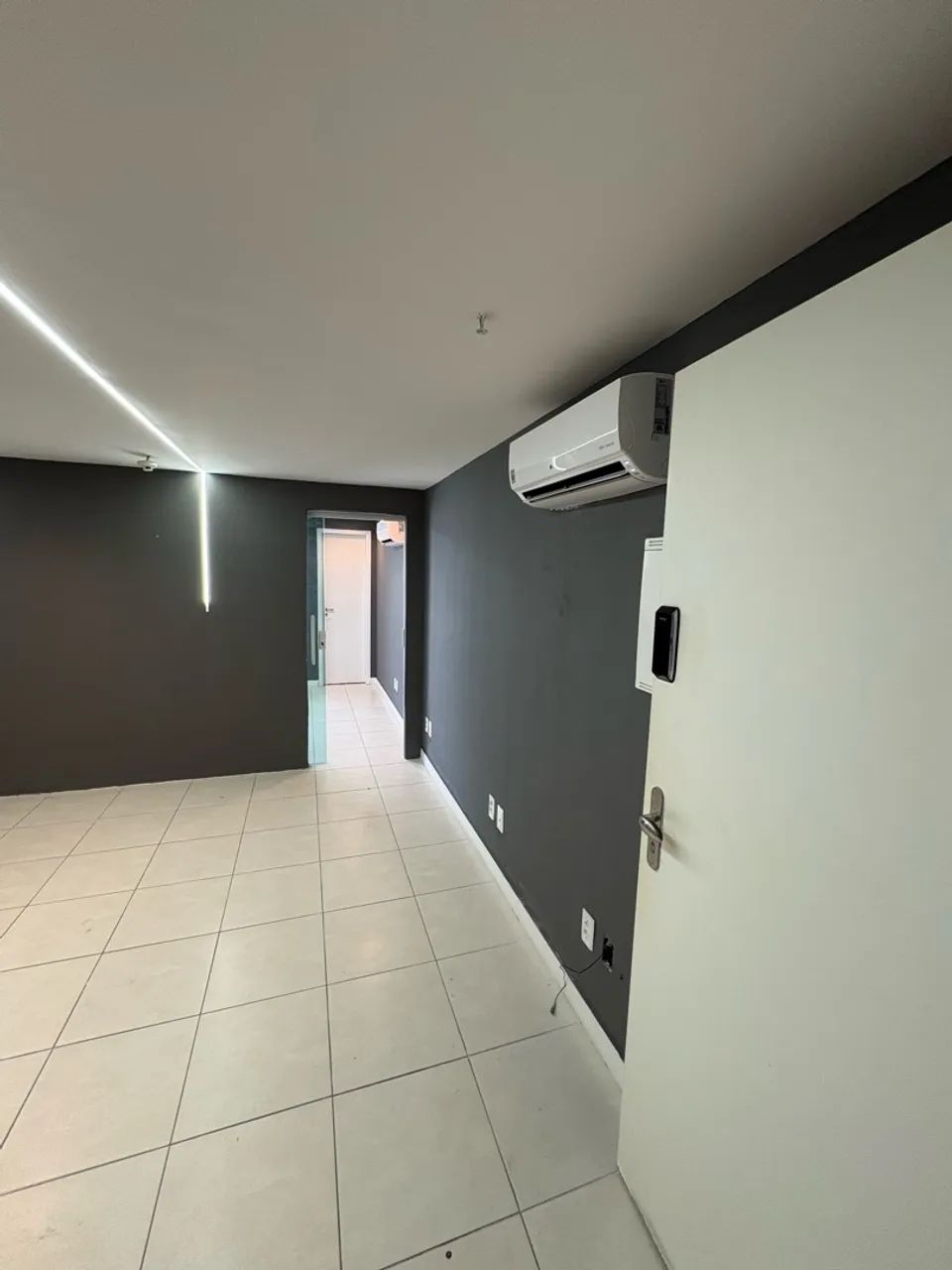 Alugo sala comercial no Momentum Office.