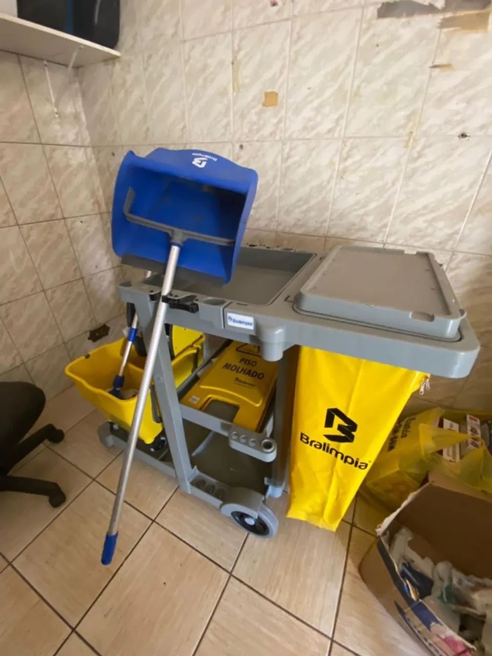Carrinho de limpeza completo