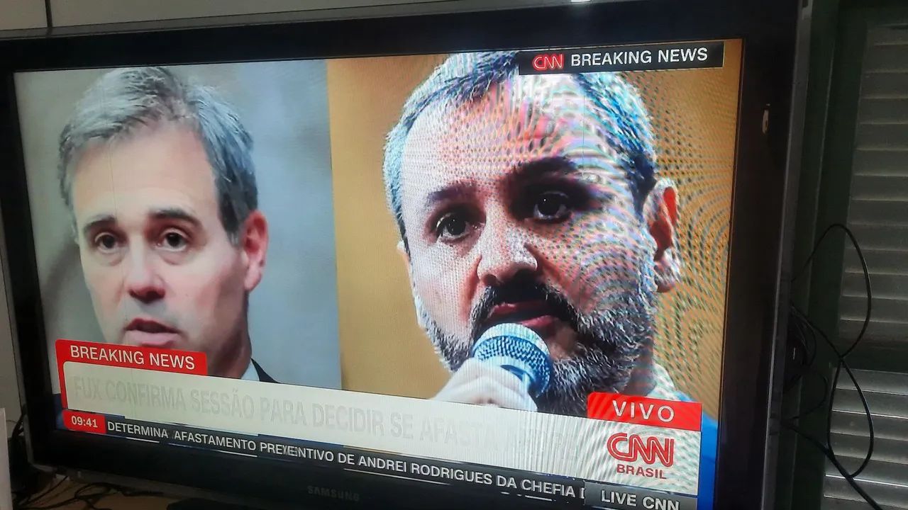 Vendo TV Sangsung 40 polegadas NÃO E SMART - Foto 2