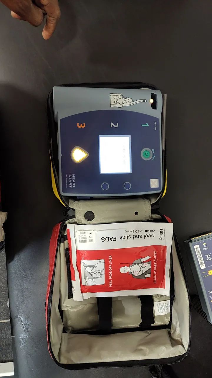 Desfibrador externo automático D.E.A - Foto 3