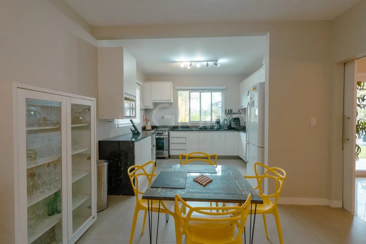 Casa de 328m² com 5 quartos sendo 3 suítes no Sambaqui - Foto 5