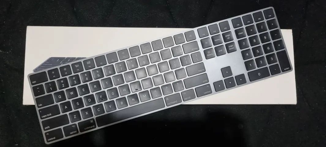 Teclado Apple Magic Keyboard com Numpad ? Space Gray (A1843