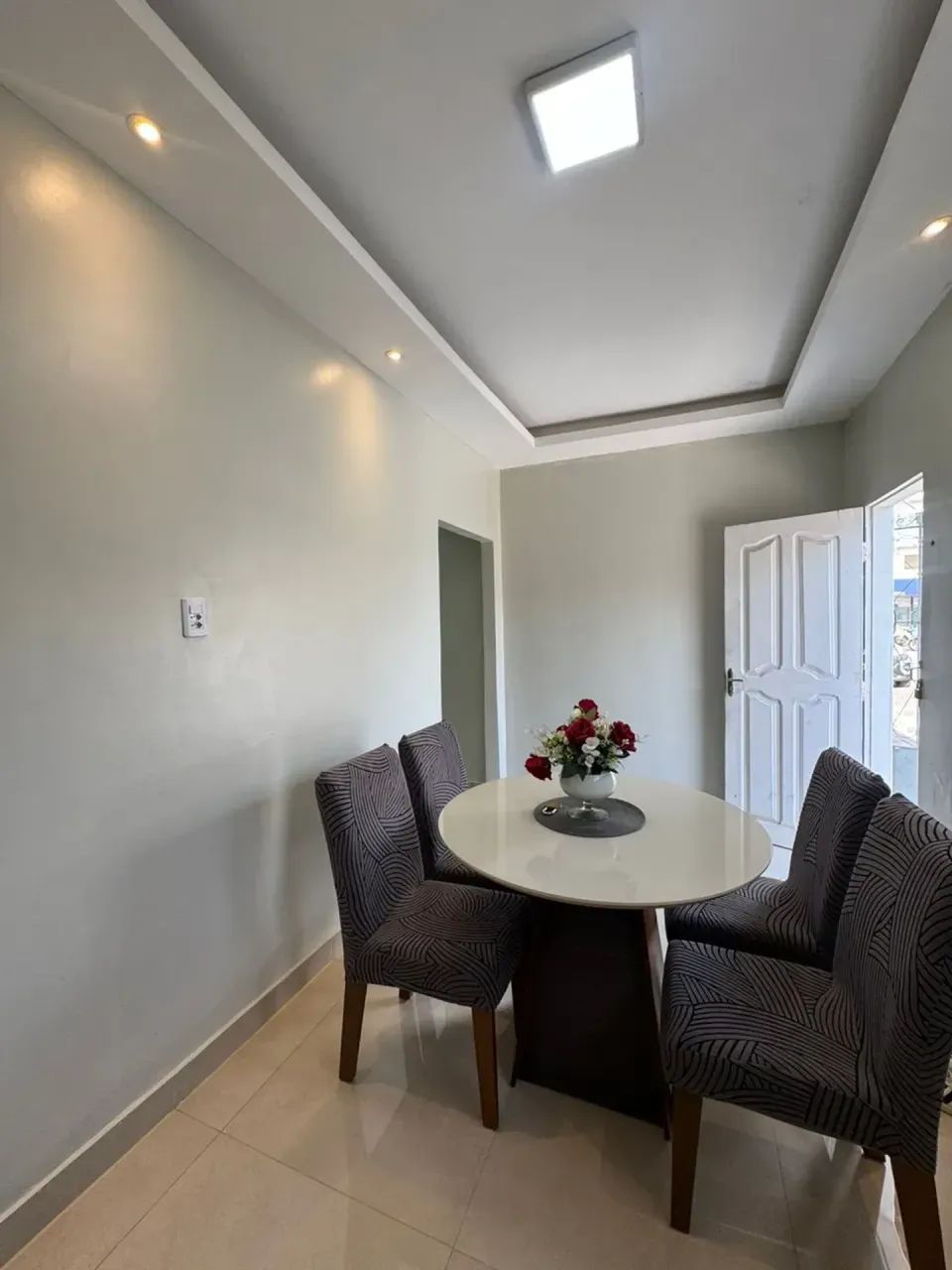 VENDO LINDA CASA REFORMADA DE 2/4 SENDO 1 SUÍTE NA CIDADE NOVA 6 - Foto 3