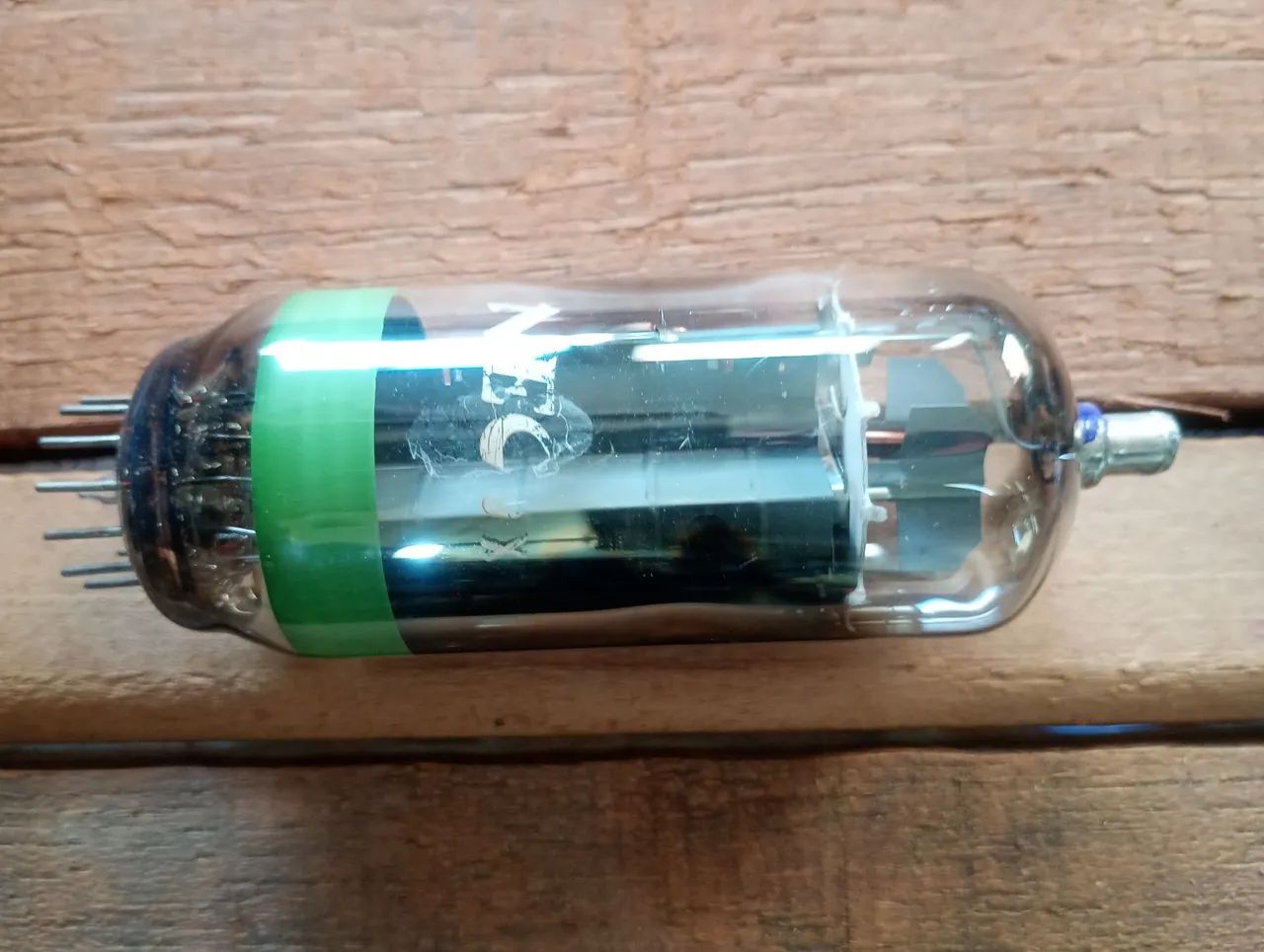 Válvula eletrônica 6KD6 