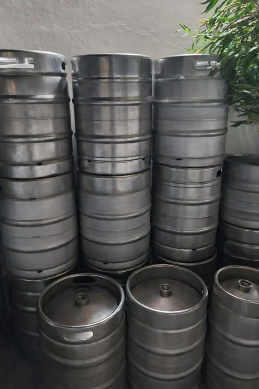 Vendo Barris de chopp vazios de 30 litros e 50 litros