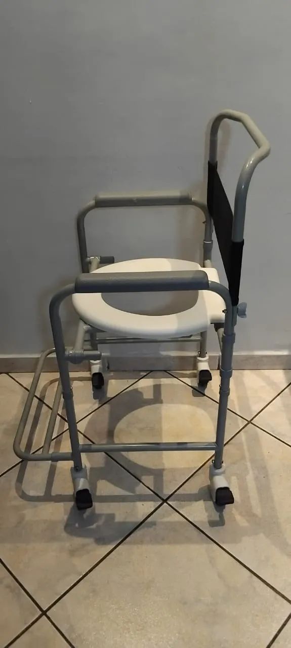 Cadeira de Banho Dellamed 120 Kg - Foto 4