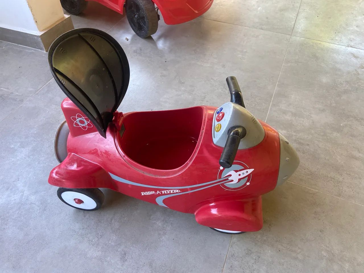 Radio Flyer Retro Rocket Ride-On Toy, carrinho de passeio infantil