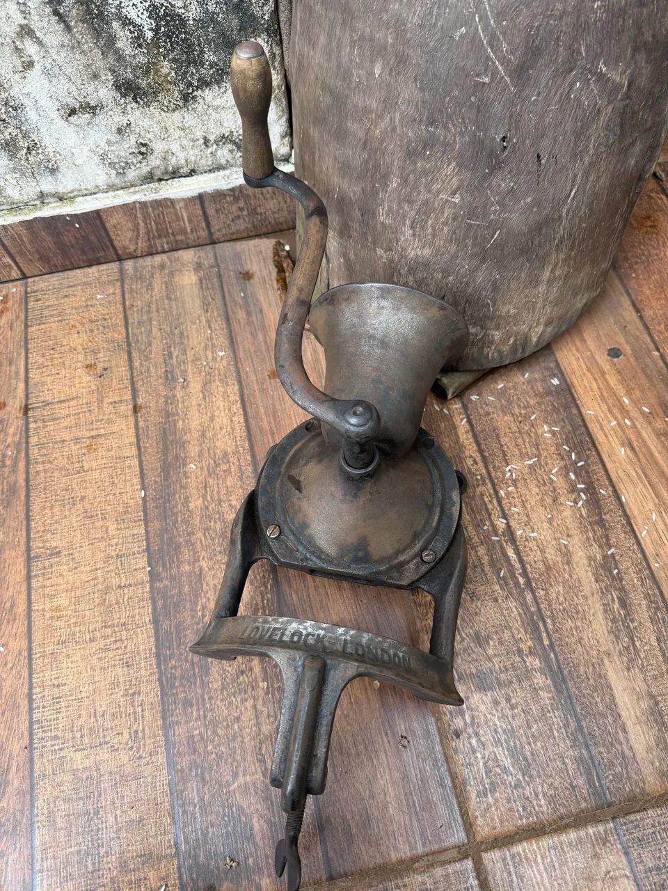 Moinho de café antigo ( so decoracao) não funciona 