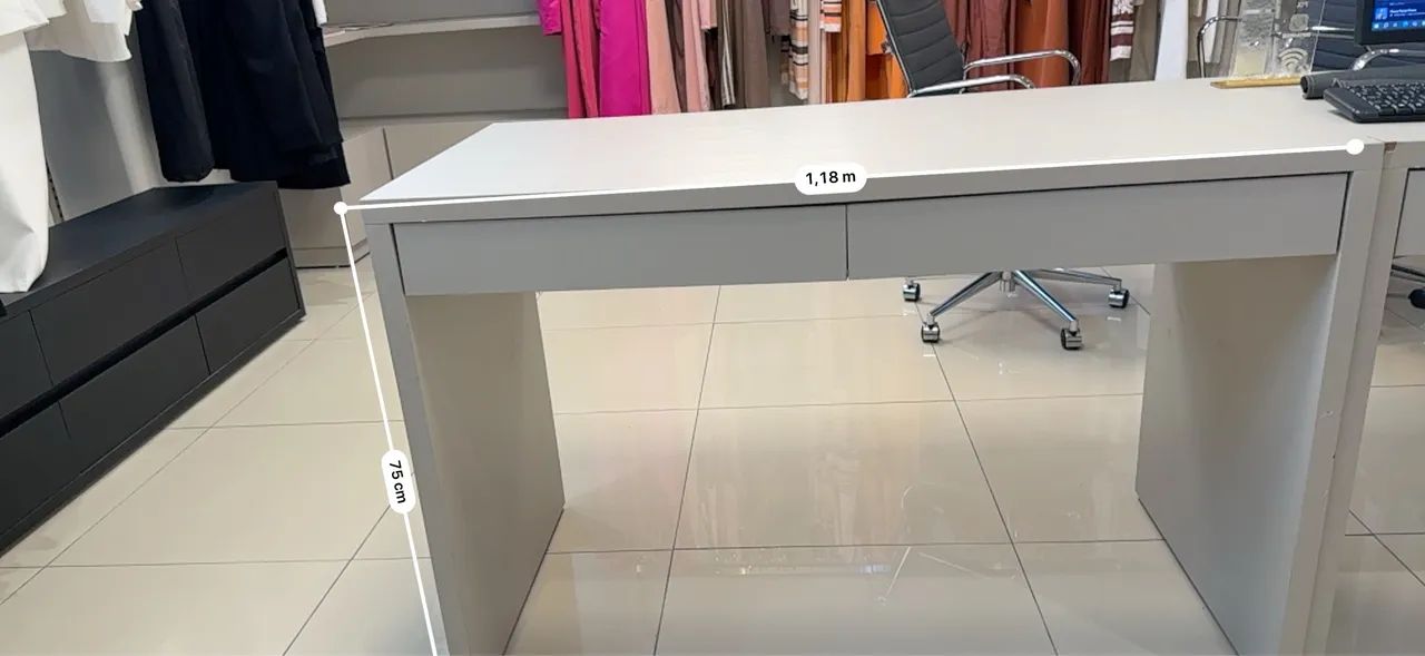 VENDO 2 MESAS DE ESCRITÓRIO COM GAVETAS - R$ 150,00 CADA 