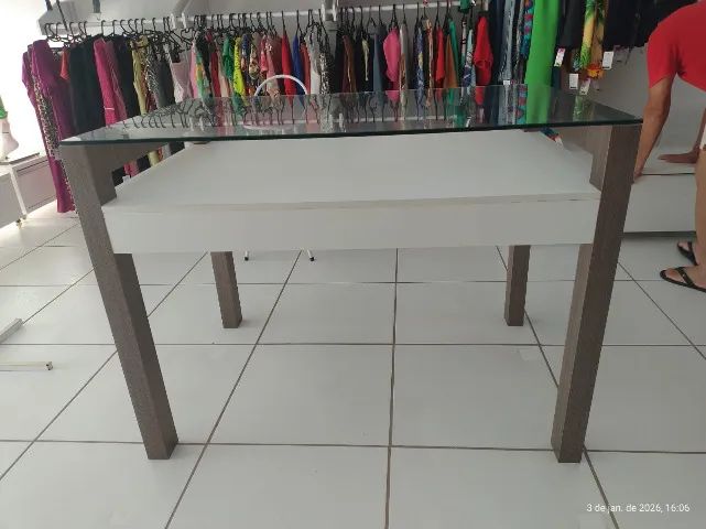 Mesa Expositora em MDF - 80cm x 1,22cm x 90cm - Foto 3