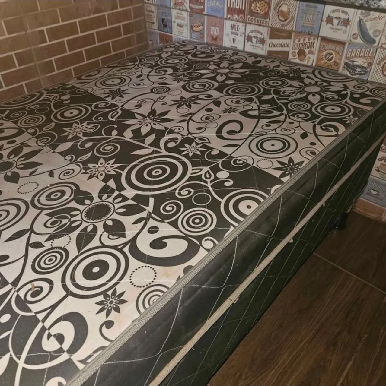 Vende-se Cama Box
