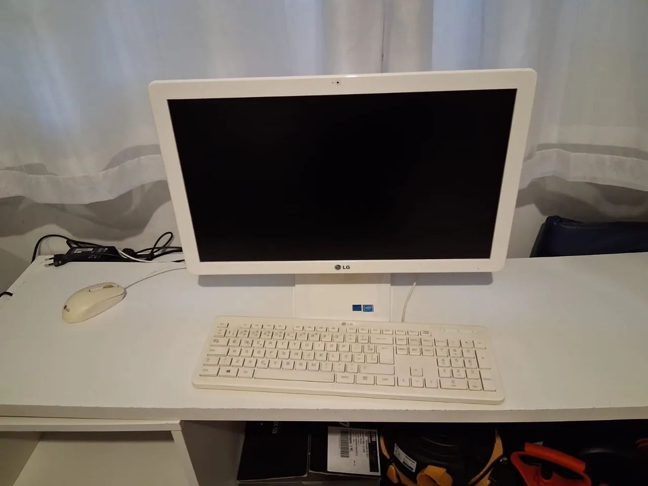 Computador LG All in One + Mesa