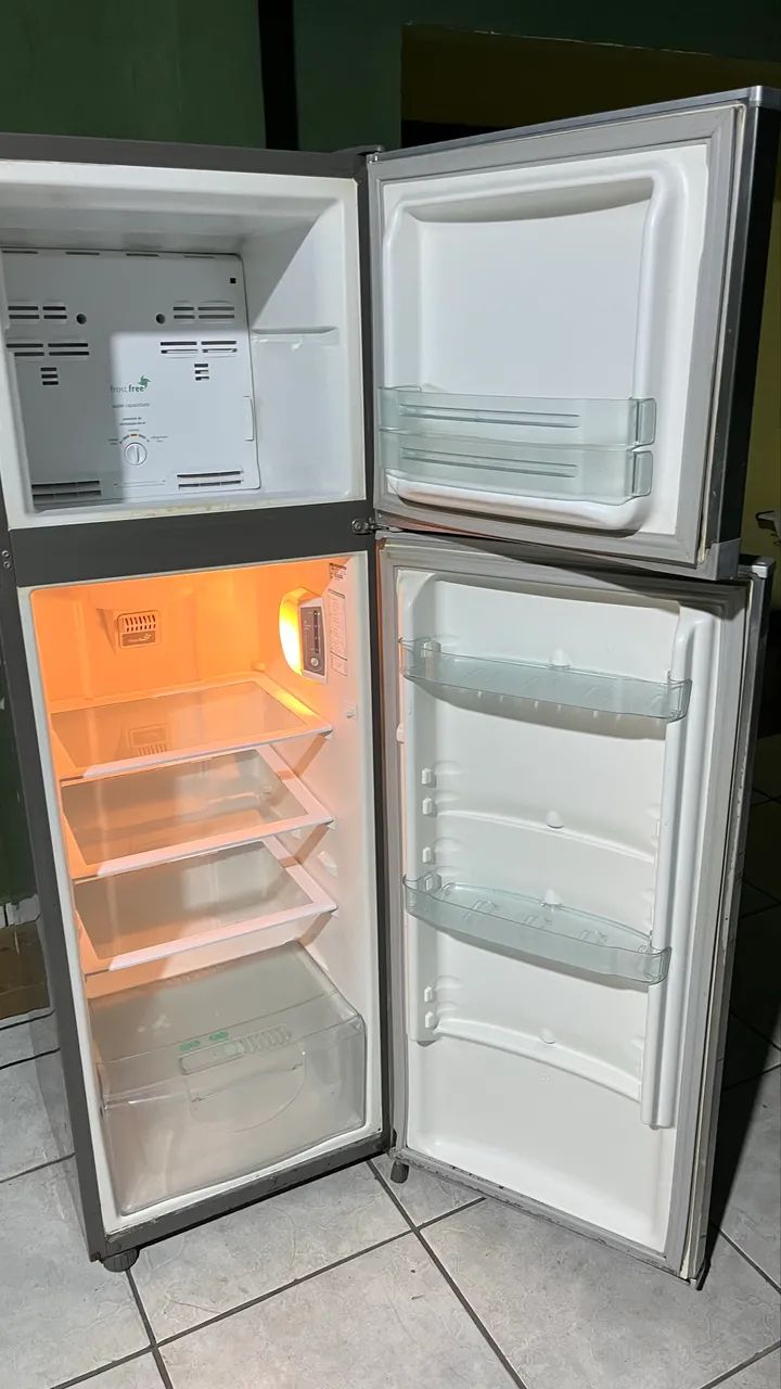 Geladeira consul 220 VLTs funcionando perfeitamente 