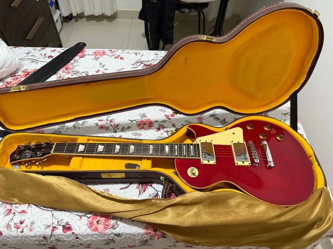 Vende-se Tagima les paul flamed Special séries - Foto 4
