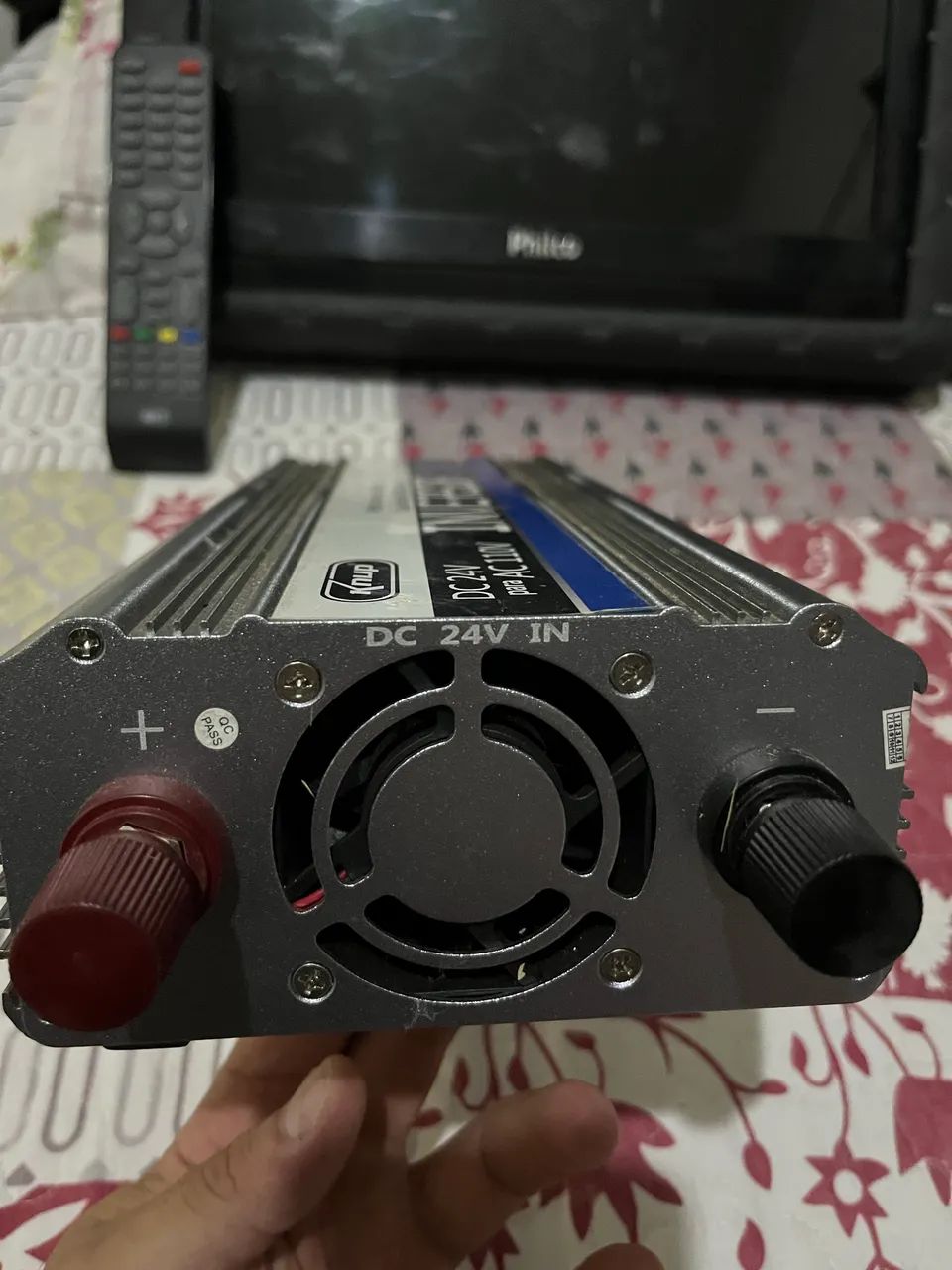 Televisão 18 polegadas na caixa pronta pra instalar no caminhão Mais inversor 4000w 24v - Foto 2
