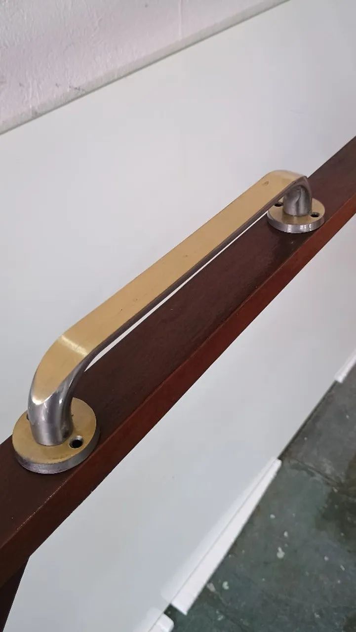Lousa de vidro com suporte móvel de madeira. - Foto 4