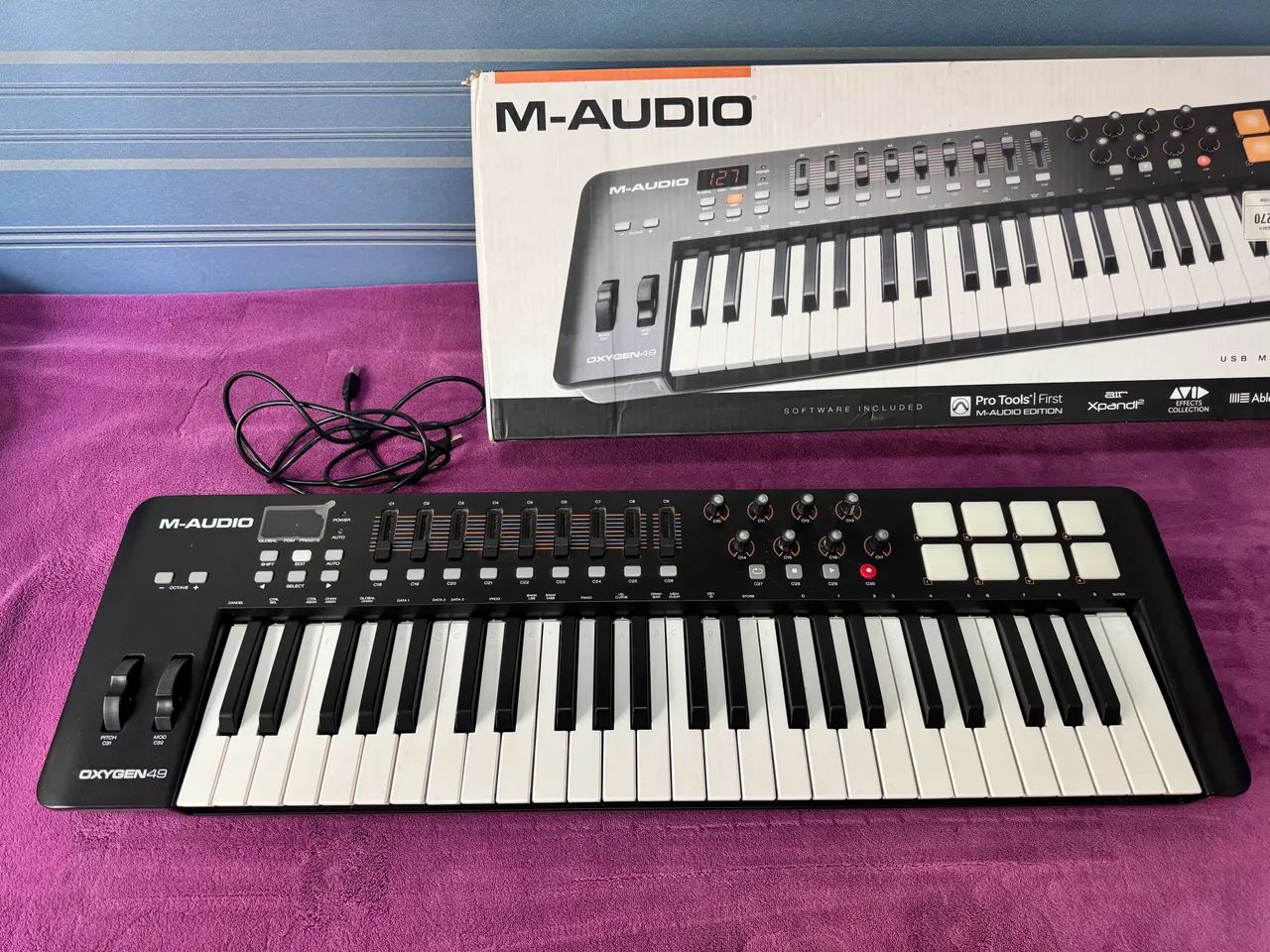 Controladora Midi Oxygen 49 (M-Audio)