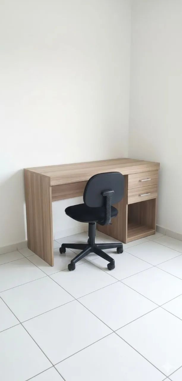 Mesa e cadeira para casa ou escritório 