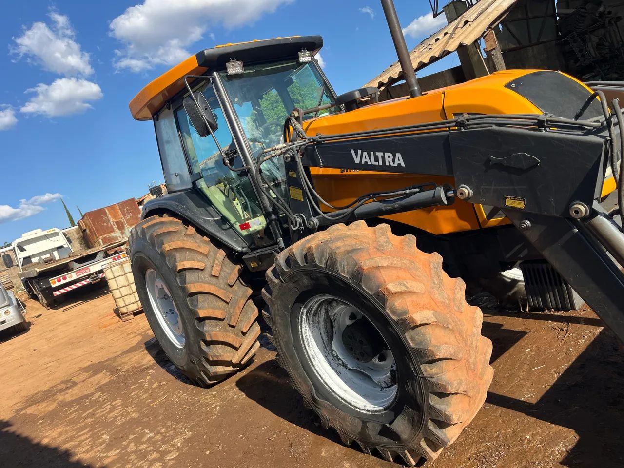 Trator de pneu Valtra BM125 Cabinado - com Madal - Foto 3