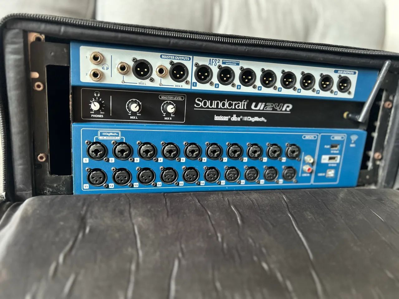 Mesa de som soundcraft UI24 muito nova - Foto 2
