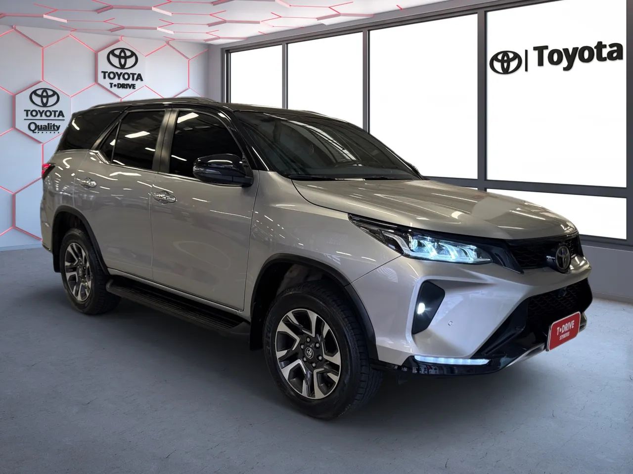 Toyota Hilux SW4 Diamond 2.8 TB 4x4 Die. Aut., foto 2 de 15