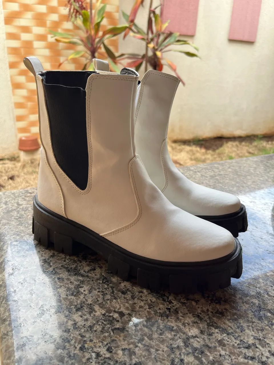 Bota branca - estilo chelsea