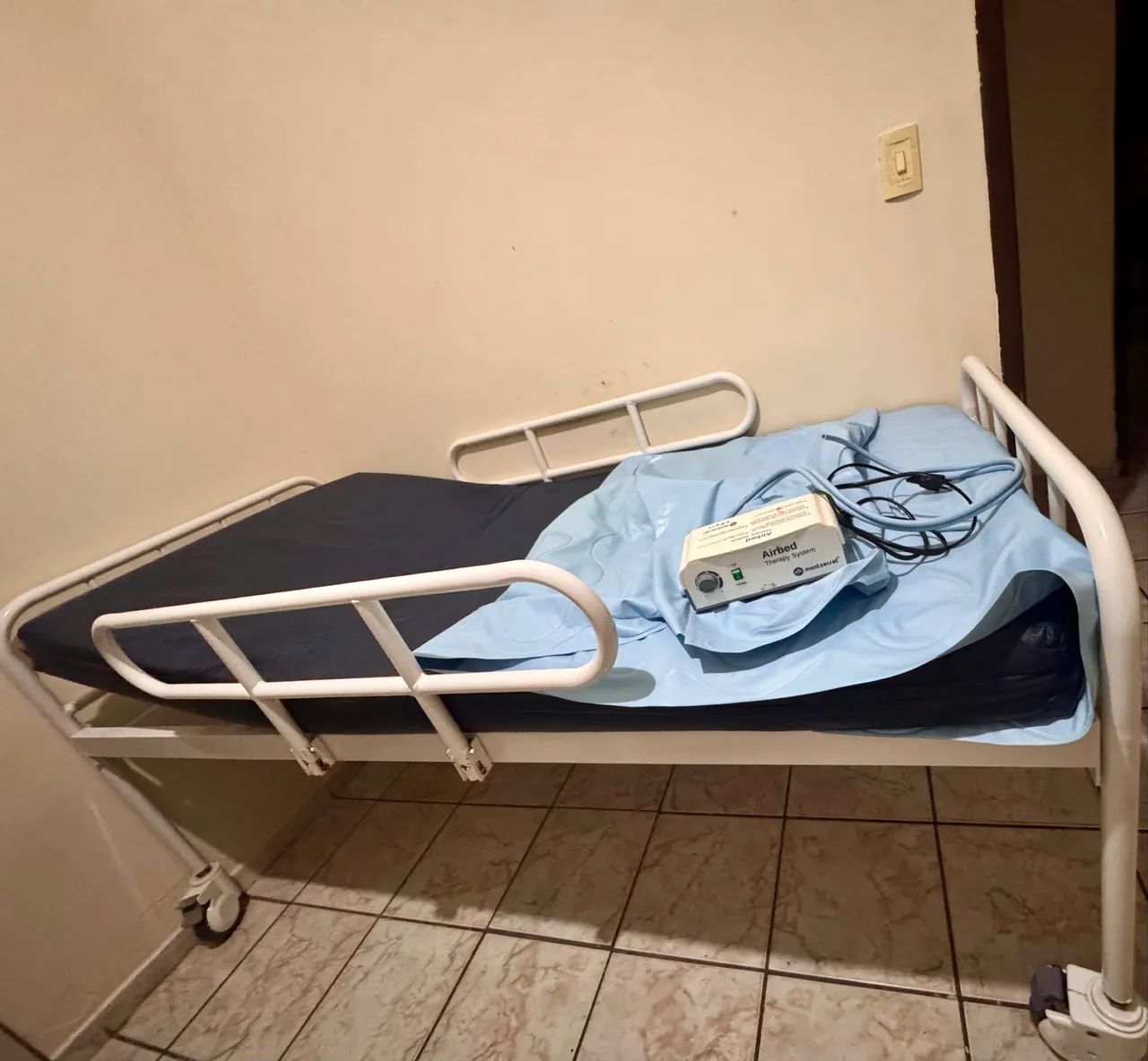 Cama hospitalar com colchão e colchão pneumático 