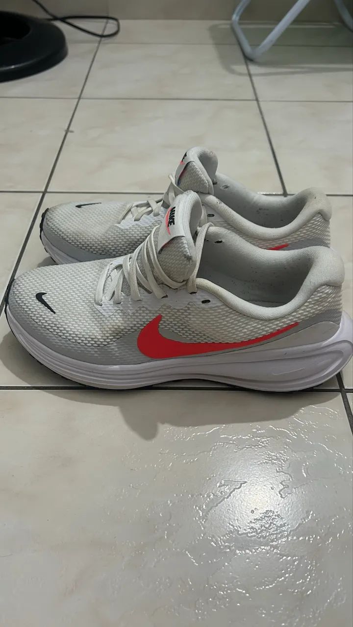 VENDE-SE NIKE REVOLUTION 8