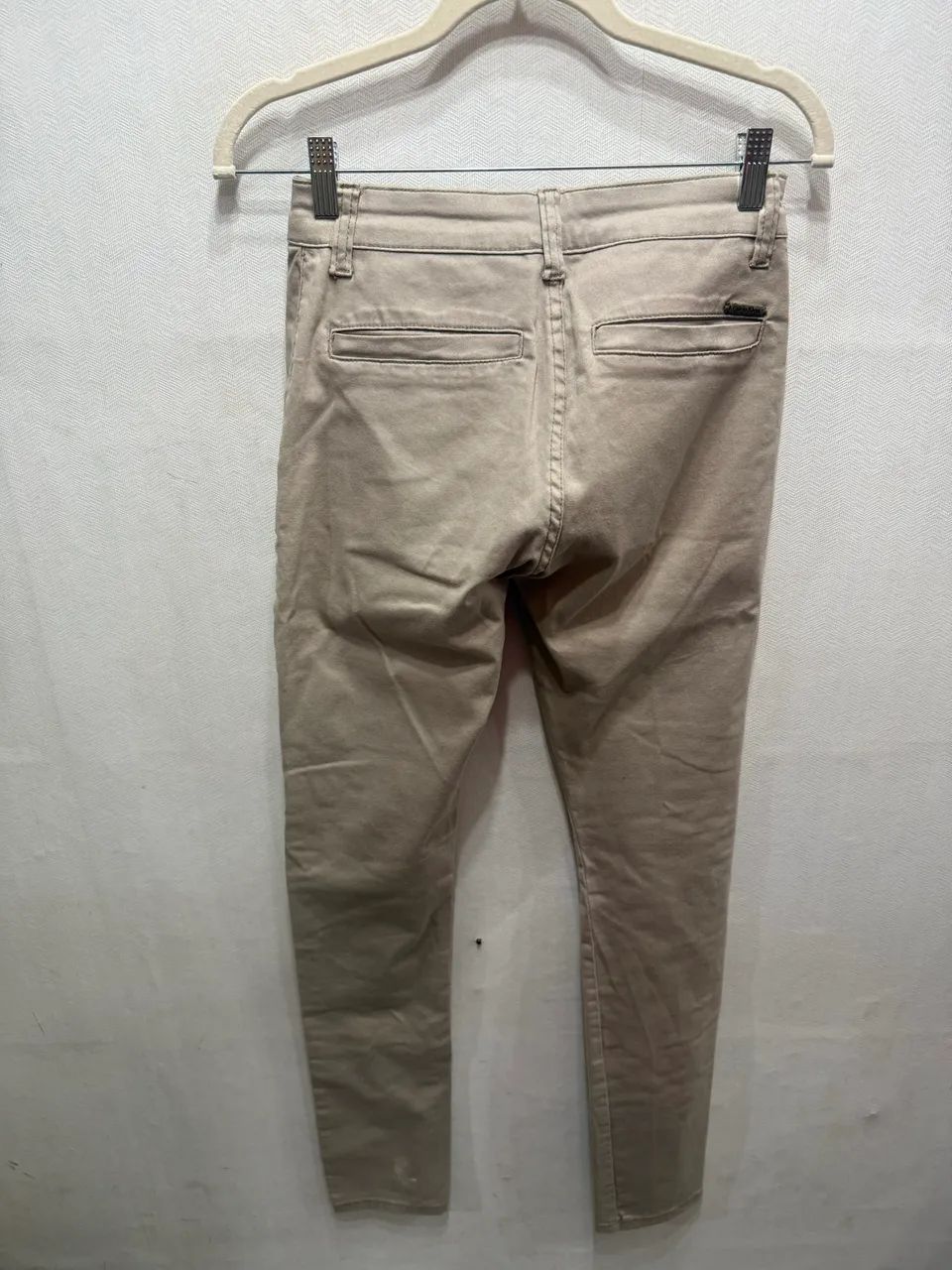 Calça sarja Calvin Klein tamanho 36, com elastano, skinny  - Foto 2