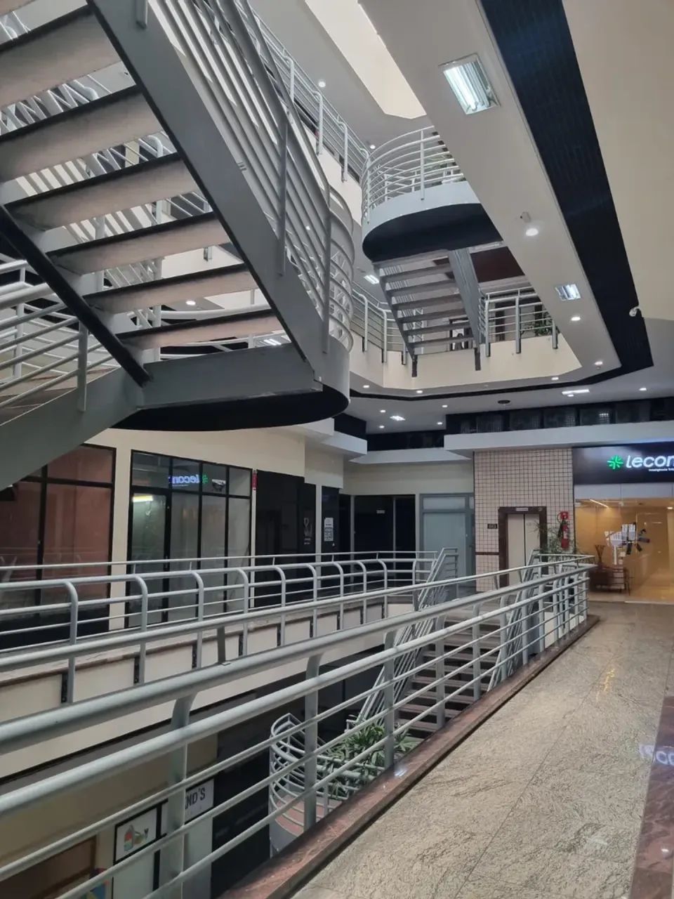 Exclusividade - Loja com mezanino em shopping da Glória - Foto 2