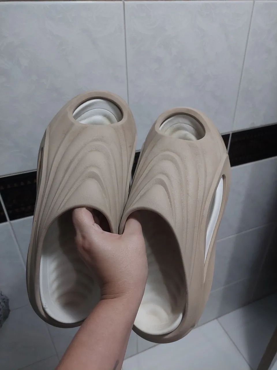 Chinelo replica Kanye west - Foto 3