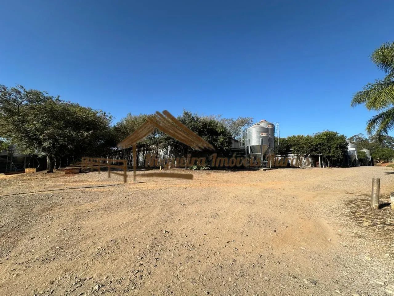 Sitio com granjas, área com 5,5 alqueires na região de Tatui/SP - Foto 5