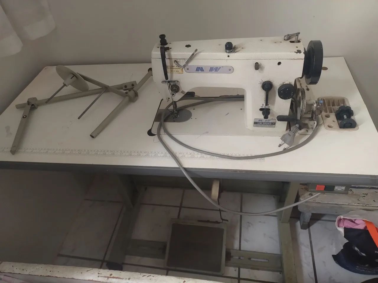 Duas máquinas 20u e ponto cadeia 